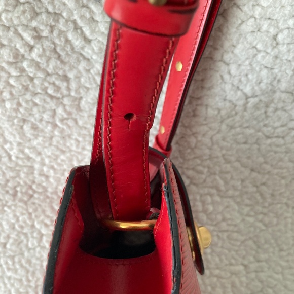 Louis Vuitton Red Epi Leather Vintage Cluny Shoulder Bag - Picture 10 of 15